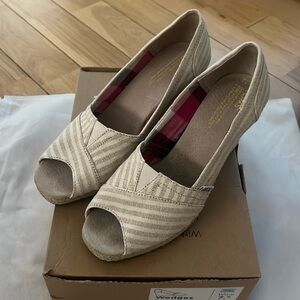 7.5W Toms Wedges (Linen Pinstripe)